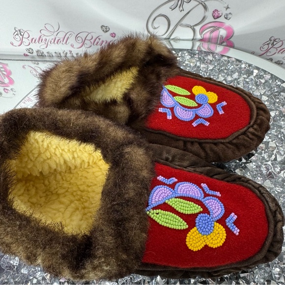 Moccasins handmade mukluks fur Sherpa suede leather beaded floral Inuit native - Picture 13 of 14